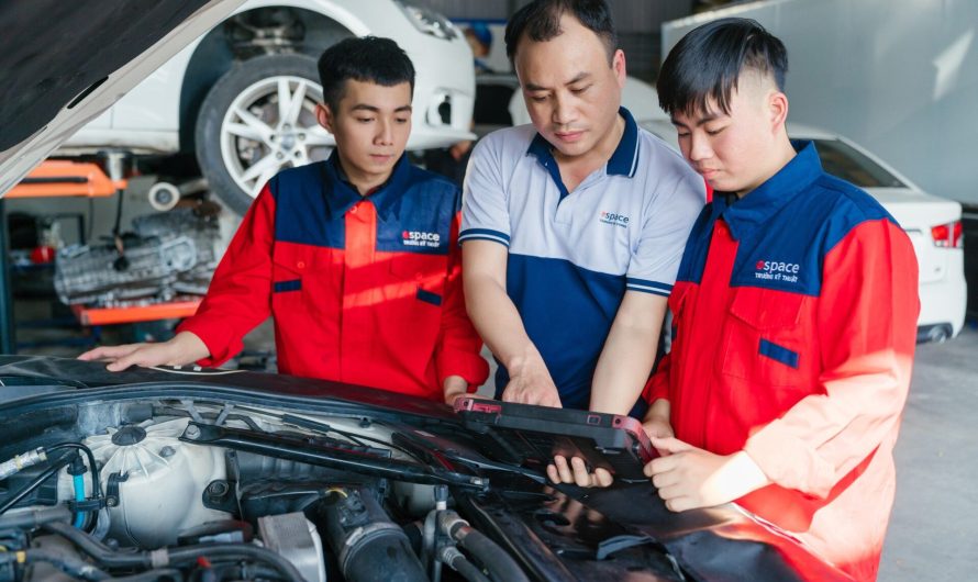 Bằng cao đẳng công nghệ ô tô có dễ xin việc không? Cơ hội việc làm và mức lương thực tế