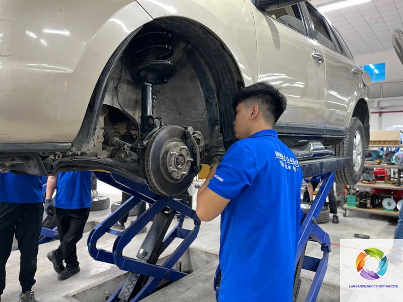 bằng đại học công nghệ ô tô có giá trị gì