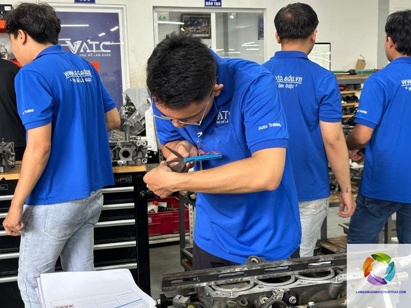 bằng đại học công nghệ ô tô làm cố vấn dịch vụ được không - Hình 2