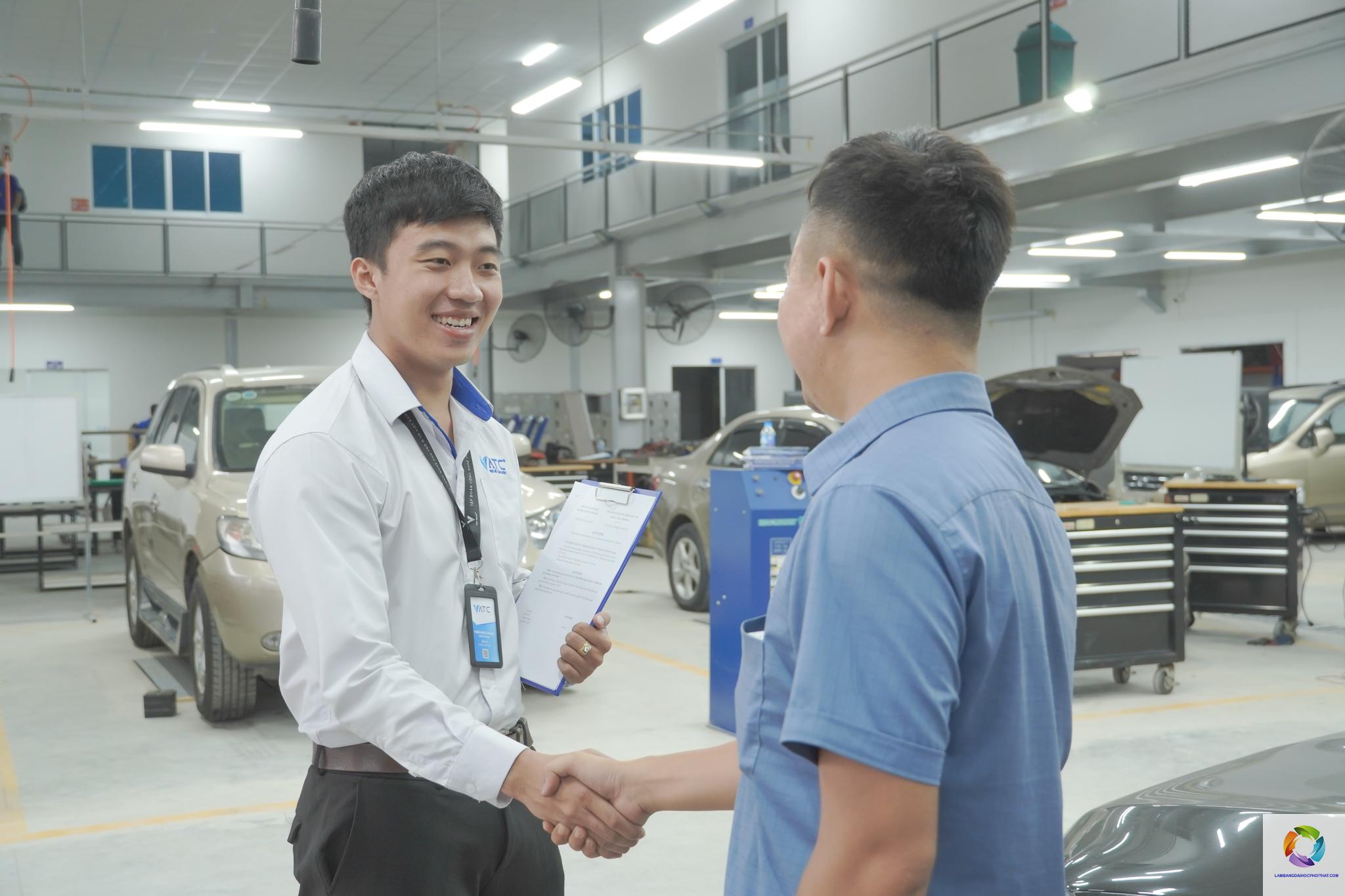 bằng đại học công nghệ ô tô làm cố vấn dịch vụ được không - Hình 4