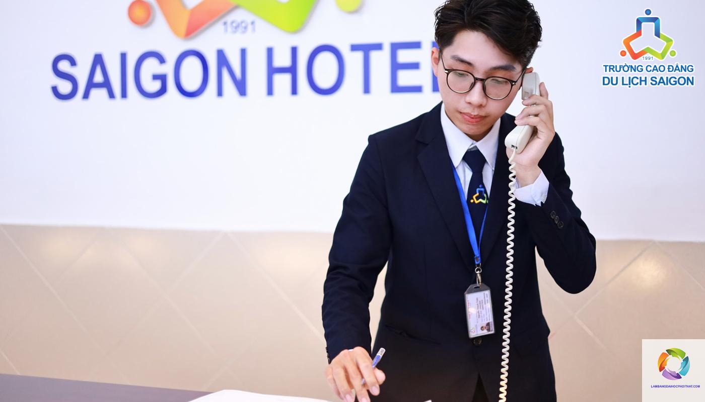 bằng đại học quản trị khách sạn lương bao nhiêu