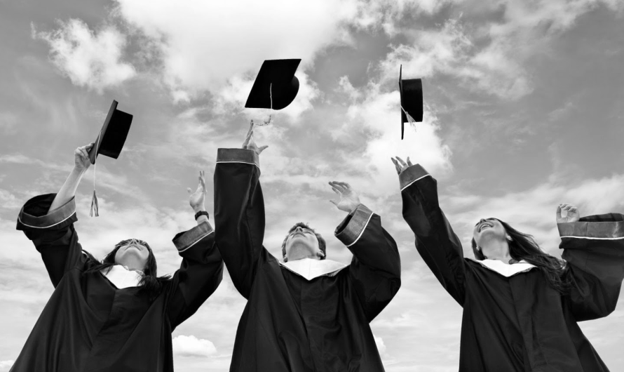 Đại học mấy năm ra trường? Giải đáp chi tiết cho mọi hệ đào tạo năm 2025